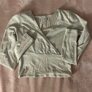 Cute tops from hollister, size xs